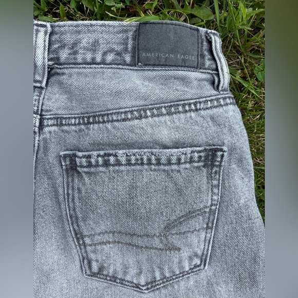American Eagle Mom Jean Size 00 Short Gray Denim Distressed High Rise Grunge - Picture 6 of 9